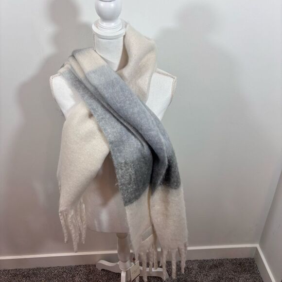 CALIA Women's Luxe Scarf NEW Grey Stripe - Picture 6 of 10